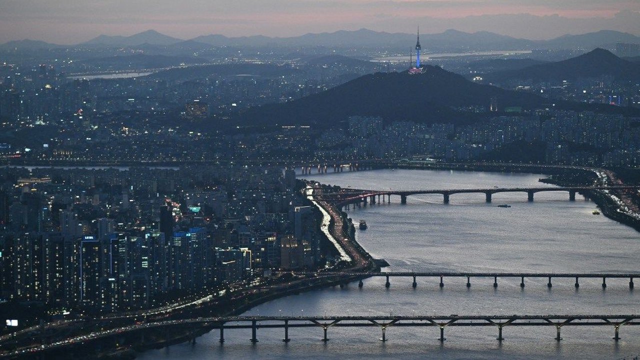 AI-generated conceptual illustration for South Korea Economic Growth Accelerates Driven by AI Chip Demand